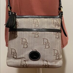 Dooney & Bourke Signature Canvas Crossbody W/Dustbag